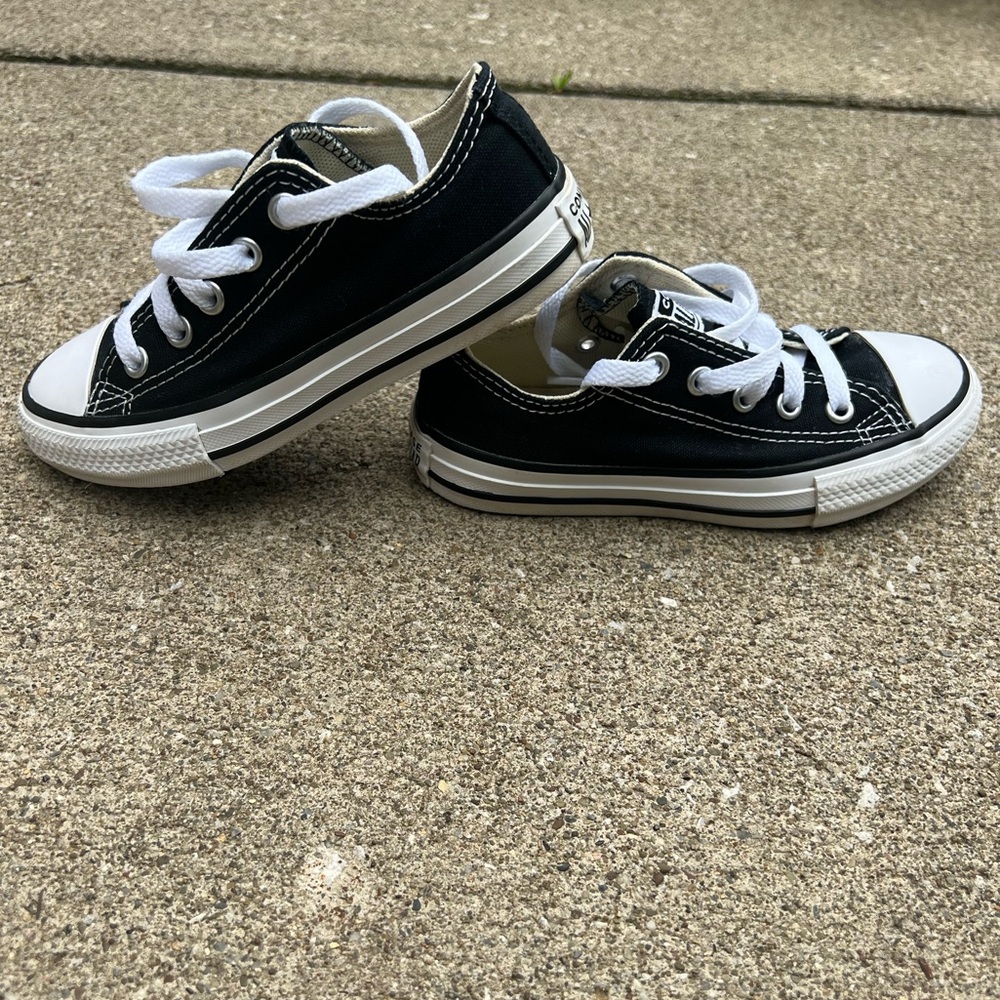 Low Chuck Taylor Converse size 11